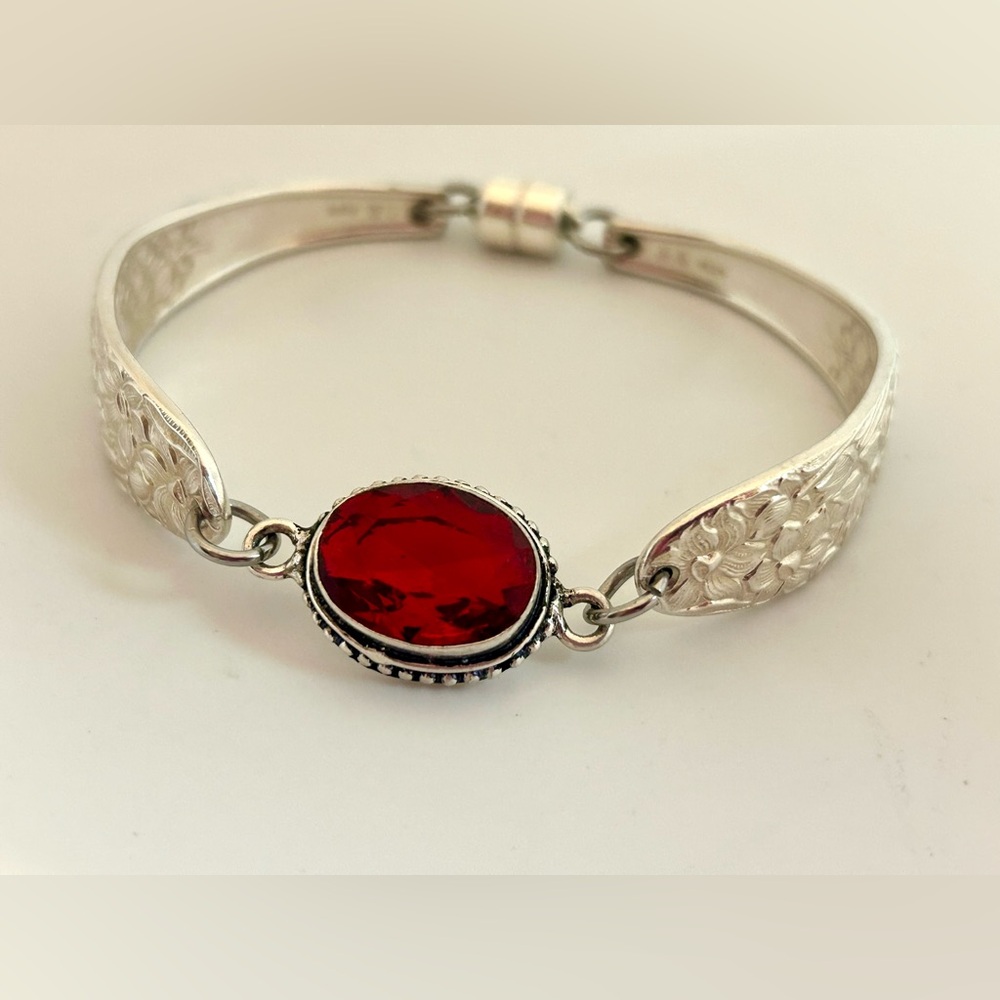 Elegant Silver Bracelet with Red Gemstone